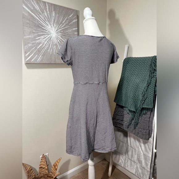 Arizona Jean Co. Short Sleeve Striped Dress with Cut-Out and Cinching - Picture 2 of 4